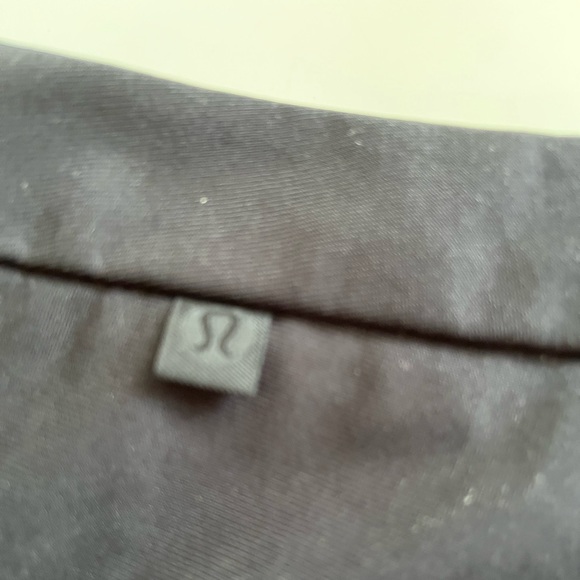 LULULEMON “Long Story” Black Shorts size 12 pleat front 4 pockets EUC 100% Poly - Picture 5 of 7